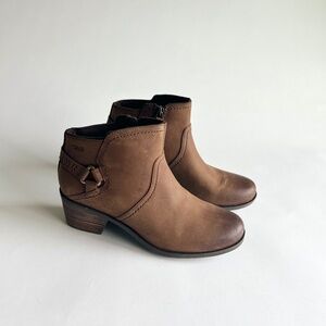 Teva Brown Tan Waterproof Leather Heeled Ankle Boots size 9
